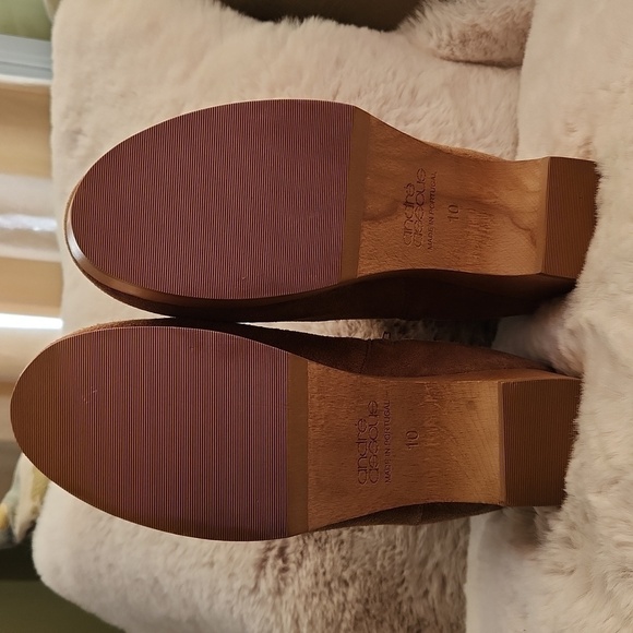NWOB Andre' Asssous Tan Suede Clog Boots-Size 10 - Picture 6 of 7